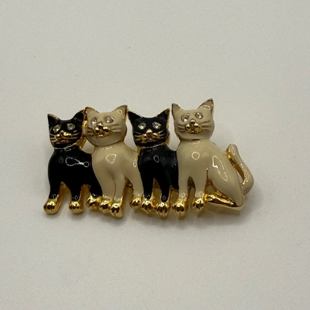 Vintage Black White Enamel Four Cats Brooch Gold Tone Rhinestone Eye Kitten Pin